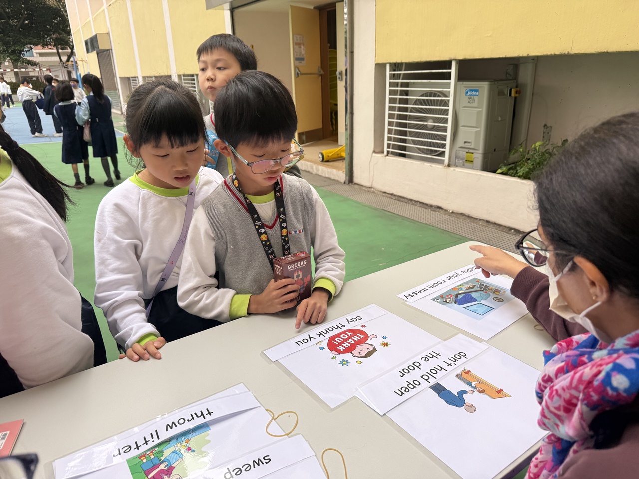 Morning Assembly Values education - Benevelonce | 樂善堂梁銶琚學校